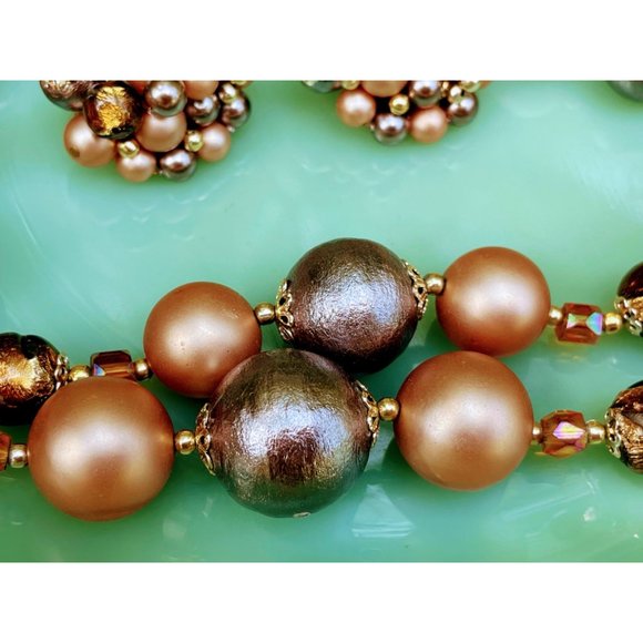 Vintage 1950s 2 Strand Beaded Necklace cluster clip earrings Set - Picture 6 of 16